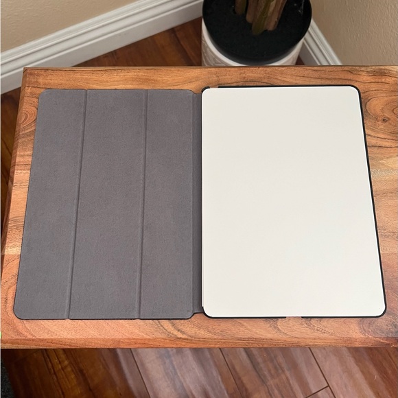 Incase Book Jacket Revolution - Picture 6 of 9